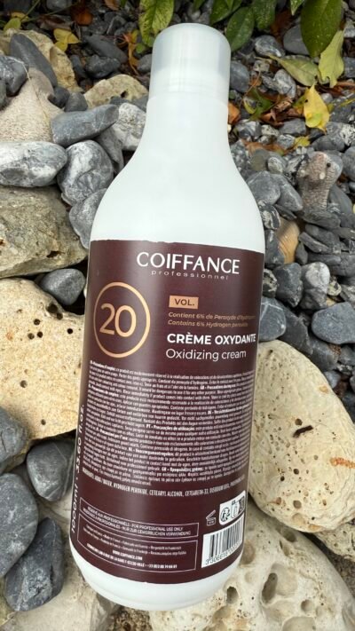 Crème oxydante Coiffance utilisée pour les techniques de coloration et d’ajustement capillaire – Capillexpert