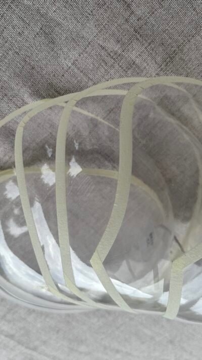 Plusieurs capsules pour définir la bordure frontale lors de la pose d’un complément capillaire – Capillexpert